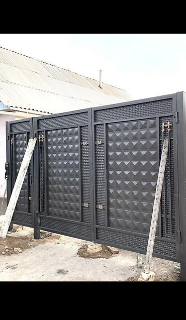 Распашные ворота: Металлические распашные ворота с калиткой (модульные панели) - — 36