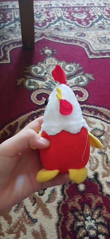uşaq ucun oyuncaq: Məhsul: Yumşaq oyuncağ – toyuq fiquru Təsvir: - Parlaq rəngli, əlcik — 2