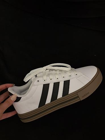 Adidas kişi/kadın gündəlik idman ayaqqabısı - Rəng: ağ üst, qara 3
