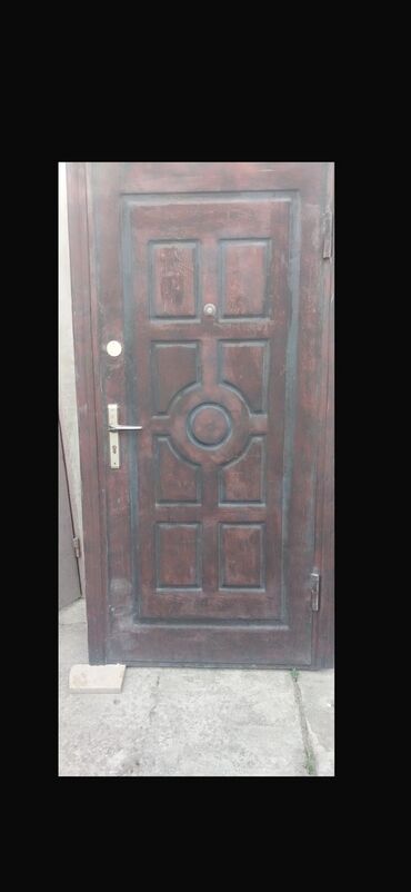 işlenmiş seyf qapılar: İşlənmiş Giriş qapısı With peephole, Zəmanətsiz, Ünvandan götürmə