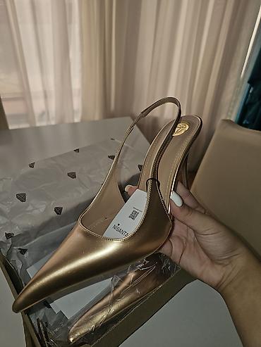 gun eynəyi: Qızılı rəngli qadın stiletto ayaqqabı – slingback model - Brend — 2