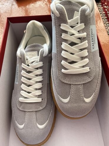женские кроссовки бишкек инстаграм: ✨ Продаю кроссовки Valentino Garavani ✨ Покупала онлайн, но, к