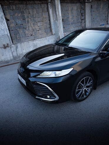 runx alex: Toyota Camry: 2021 г., 2.5 л, Типтроник, Гибрид, Седан