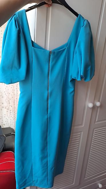 versage sep: Mavi rəngli zərif qadın donu - Model: qısa qol, kvadrat dekolte, dizə — 4