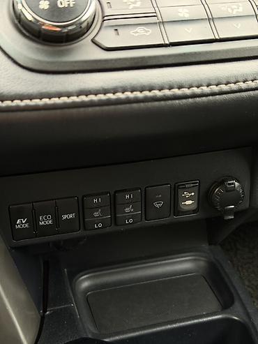 Toyota: Toyota RAV4: 2016 г., 2.5 л, Гибрид — 15