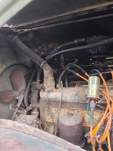 benzin nasos mercedes: Köhnə tipli 6x4 damperli yük maşını Xüsusiyyətlər: - Gövdə: metal — 3