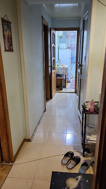 Həyət evləri və villalar: 3 otaqlı Bina evi satılır. - Planlaşdırma: geniş qonaq otağı, 2 yataq — 4