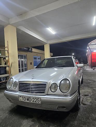 Mercedes-Benz: Mercedes-Benz E-Class: 2.4 l | 1999 il Sedan — 1
