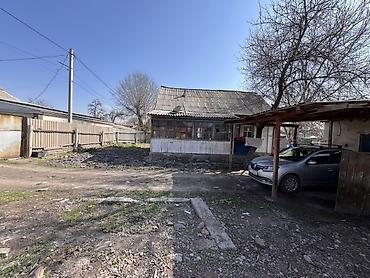 Кыймылсыз мүлк: Продаётся жилой дом с земельным участком.все в пешей доступности базар — 9
