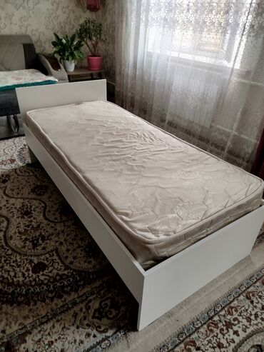 каркас кровать: Односпальная кровать, Б/у, С матрасом, ЛДСП, длина - 180 см