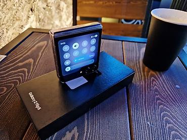 z flip 7: Samsung Galaxy Z Flip 5, Б/у, 256 ГБ, цвет - Черный, 1 SIM, eSIM, 2 SIM — 1