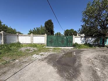 Продажа коттеджей и домов: 🏡 Продаётся уютный дом в Кара-Балте! 📍 Адрес: ул. Центральная, 174Б — 1