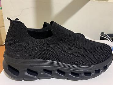 krosovkalar: Qara rəngdə slip-on idman ayaqqabısı……………………………… — 2