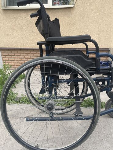 коляска ош: Инвалидная коляска в б/у состоянии,в комплекте идут подножки,реальным