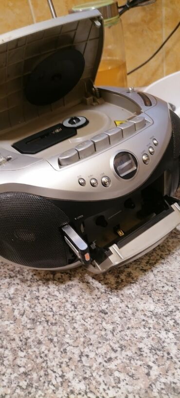 Pojačala i prijemnici: Radio Weg sa ispravnim USB a CD neznam. Lepo radi
 Mirjevo — 3