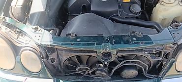 arxa kapot: Mercedes-Benz E-Class: 2.4 l | 1998 il Sedan — 6