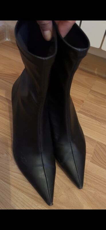 Eynəklər: Zara botinka 37 razmer 
Geyilib — 13