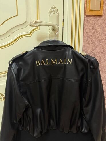 toxunma jaketler: Balmain dəri jaket Premium keyfiyyətli modeldir. Ölçüsü XL yazılıb