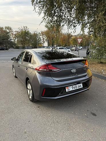 toyota chr 2019: Hyundai Ioniq: 2019 г., 1.6 л, Гибрид, Лифтбек — 4