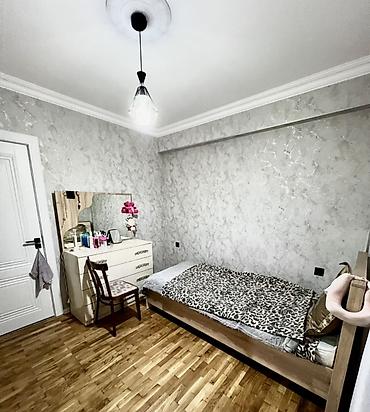 tək çarpayı: Tək otaq kirayeye verilir . Ev 5 otaqlı evdir 5 xanım qalır1 xanım — 2