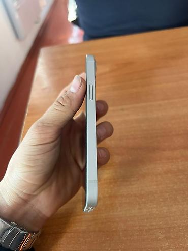 Apple iPhone: IPhone 13, Б/у, 128 ГБ, Белый, Чехол, 100 % — 3