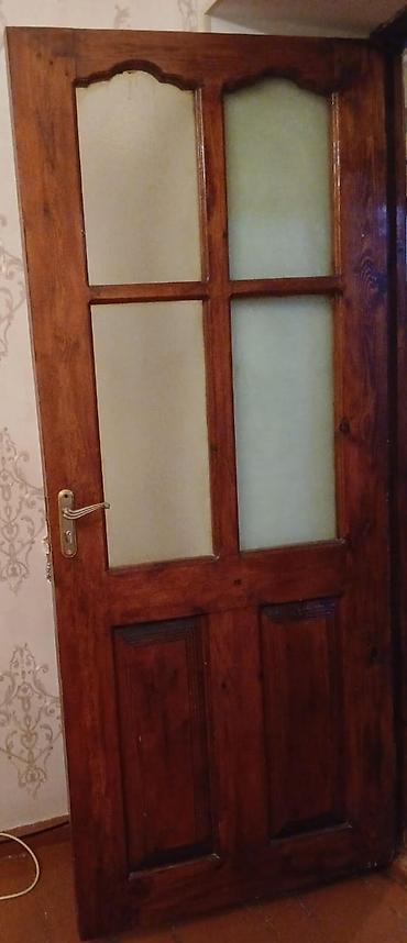3 otaq qapısı 1 balkon qapısı, endirim olacaq. Taxta iç qapı – şüşəli
