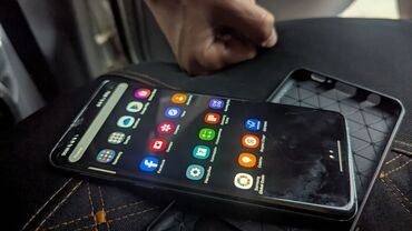 Samsung: Samsung Galaxy S10, Б/у, 128 ГБ, цвет - Голубой, 1 SIM