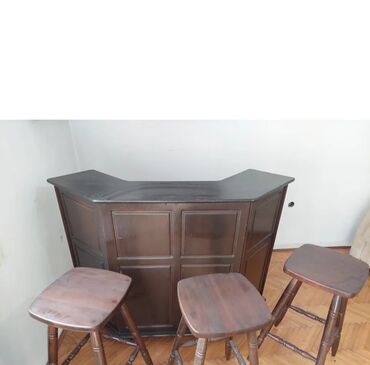 iznajmljivanje stolova i stolica: Barska, bоја - Braon, Upotrebljenо