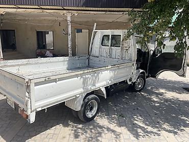 4 vd: Компактный бортовой малотоннажный грузовик Nissan (правый руль) — 7
