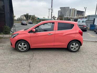 купить автомобиль: Chevrolet Spark: 2017 г., 1 л, Вариатор, Бензин, Хэтчбэк