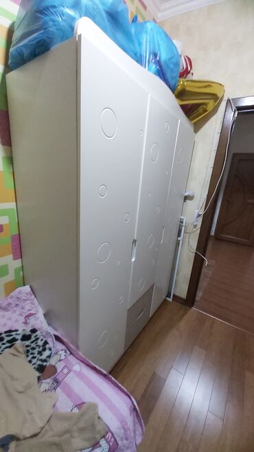 купить бу шкаф для одежды: Oğlan və qız üçün, İşlənmiş, 3 qapılı, Açılan, Düz dolab