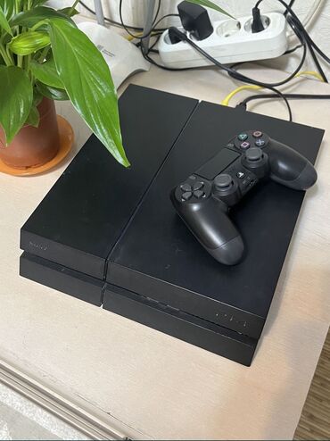 ps 4 продаю: Продается PS4 Fat 1TB состояние хорошее не шумит не грееться замененна