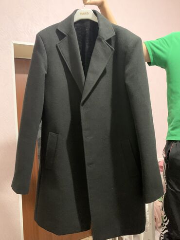 пиджаки мужские: Продаю пальто и пиджакчерного цвета в хорошем состоянии. Пиджак 500