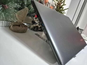 Lenovo: Intel Core i5, 8 GB OZU, 15.6 " — 5