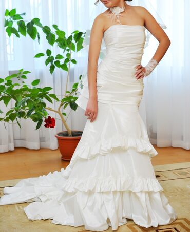 свадебные платья цена: Продаю свадебное платье Описание: Размер XS, S. Цвет: жемчужный