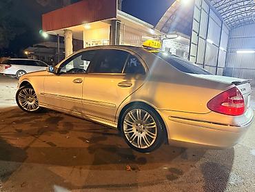 kiya sed: Mercedes-Benz E 270: 2.7 l | 2002 il Sedan — 3