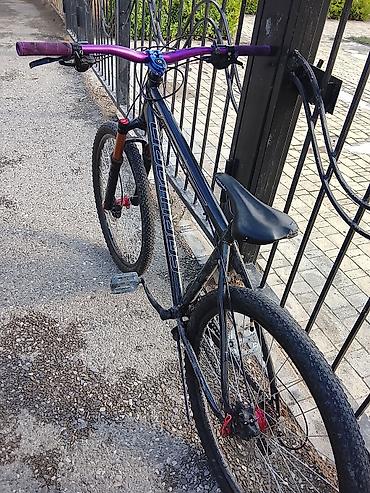 velosiped motor: Disk əyləcli dağ/şəhər tipli velosiped. Qara rəngli çərçivə, bənövşəyi — 3