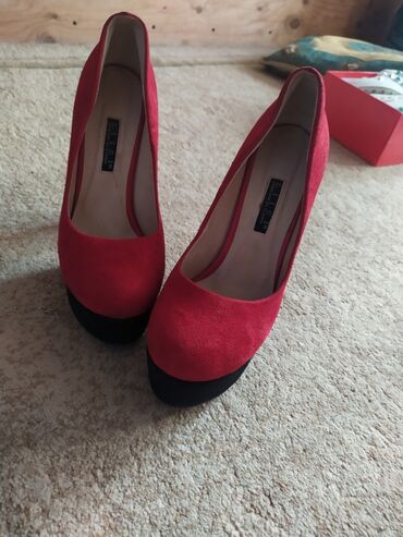 25 объявлений | lalafo.kg: Женские туфли liice. красные. 37 размер. Можно на пракат