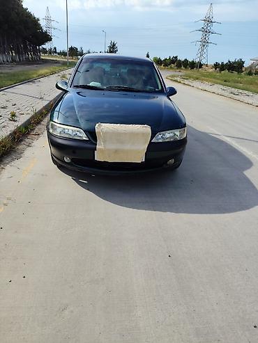 elantra qapi: Opel Vectra B sedan – tünd yaşıl rəng, 4 qapı, 5 yerlik rahat salona — 1