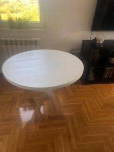 vitrina kredenca: MALI OKRUGLI STO MODEL SRR66 | Izrada nameštaja po meri Drvo& — 1