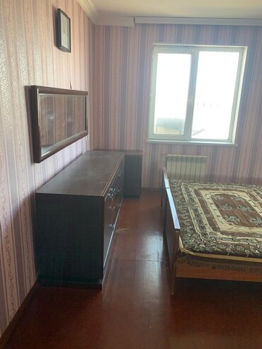 Uzunmüddətli kirayə mənzillər: Mənzilin təsviri: - Həyətyanı kompleksli, çoxmərtəbəli binada mənzil — 6