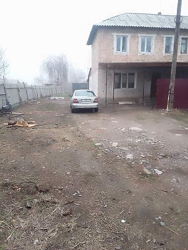 Продажа коттеджей и домов: 7 комнатная Продаётся двухэтажный кирпичный дом с двором и навесом для — 18