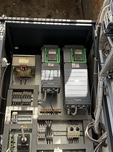 щиток: Электрический щит, Металлические, Schneider Electric, Трехфазные — 1