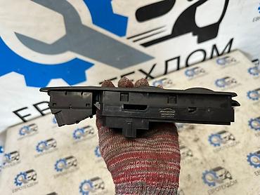 e6 3: Блок управления стеклоподъемниками Mitsubishi Carisma DA5A 4G93 2001 — 3