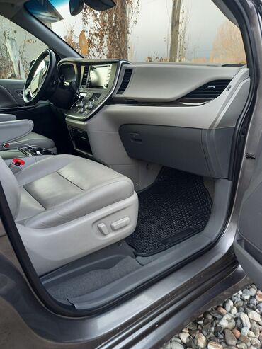 Toyota: Toyota Sienna: 2019 г., 3.5 л, Автомат, Бензин, Минивэн — 8