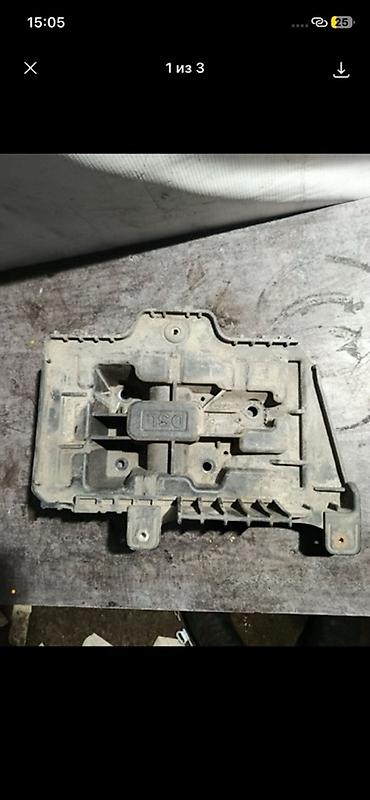 battery: Подставка под аккумулятор Kia Carnival Оригинальная пластиковая — 1