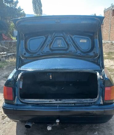 Audi: Audi : 1993 г., 0.2 л, Механика, Бензин, Седан