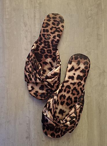 ipanema: Ženske papuče sa leopard printom - Model: ravne papuče sa širokom — 2