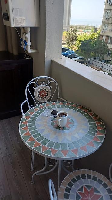 Balkon üçün, İşlənmiş, Yumru masa, 2 stul lalafo.az -da Balkon üçün, İşlənmiş, Yumru masa, 2 stul