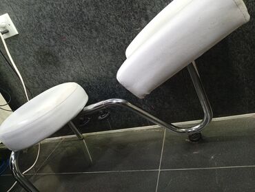 salon mebelleri satilir: Б/у, Стол для маникюра, Без зеркала
